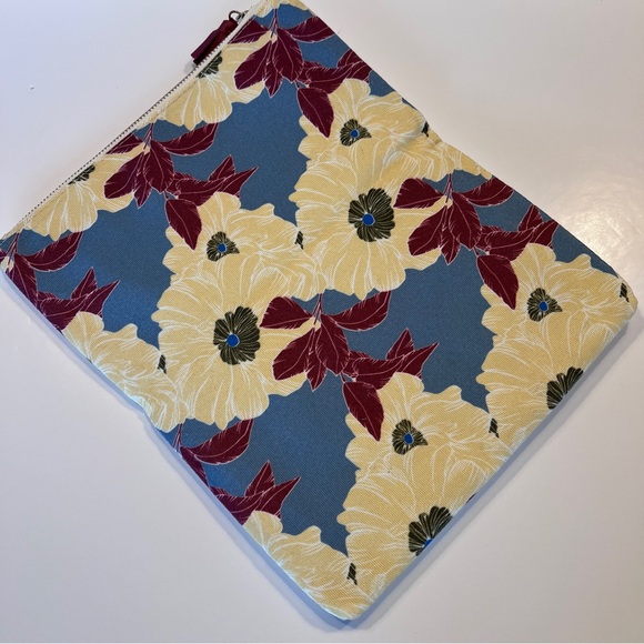 Rachel Pally Reversible Vegan Clutch - Picture 7 of 9